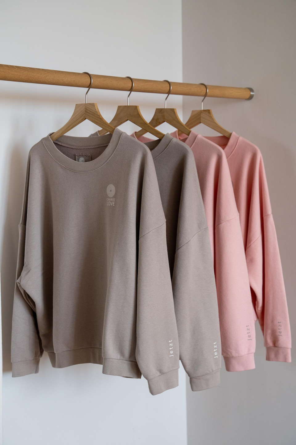 Cranio Love Pullover - Taupe – Bild 3